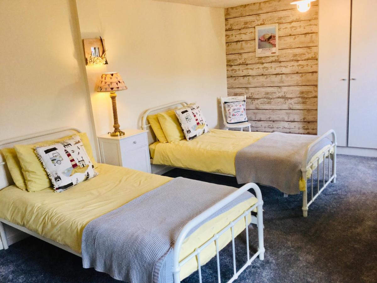Вилла Charming 2 Bed House Near Rhoscolyn Discounts For Холихед Экстерьер фото